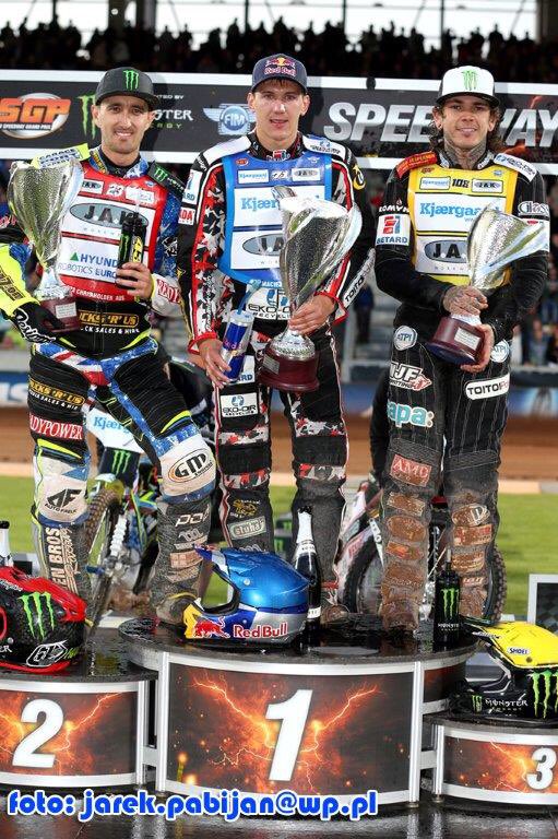What a night!!! Thanks to my team, sponsors and of course all the fans  ❤️❤️🎩🎩 #Magic71
