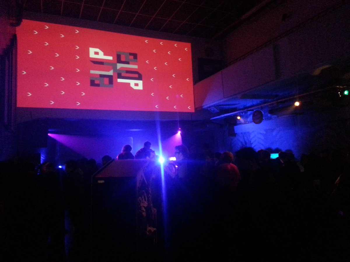 cc_matienzo's tweet photo. Los sonidos de los video games ya suenan fuerte. #LetItVJ está arrancando. Y te recibimos con un Cynar de bienvenida https://t.co/8IYgzOHwwK