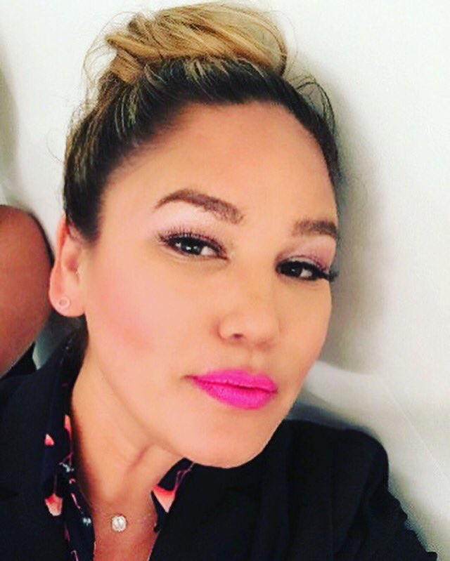 whitewindbear's tweet photo. Wearing @MACcosmetics Fushia lips for a fresh summer look #MakeupArtist #Native_mua #topknot #TorontoMakeupArtist https://t.co/LBhAR8s9td