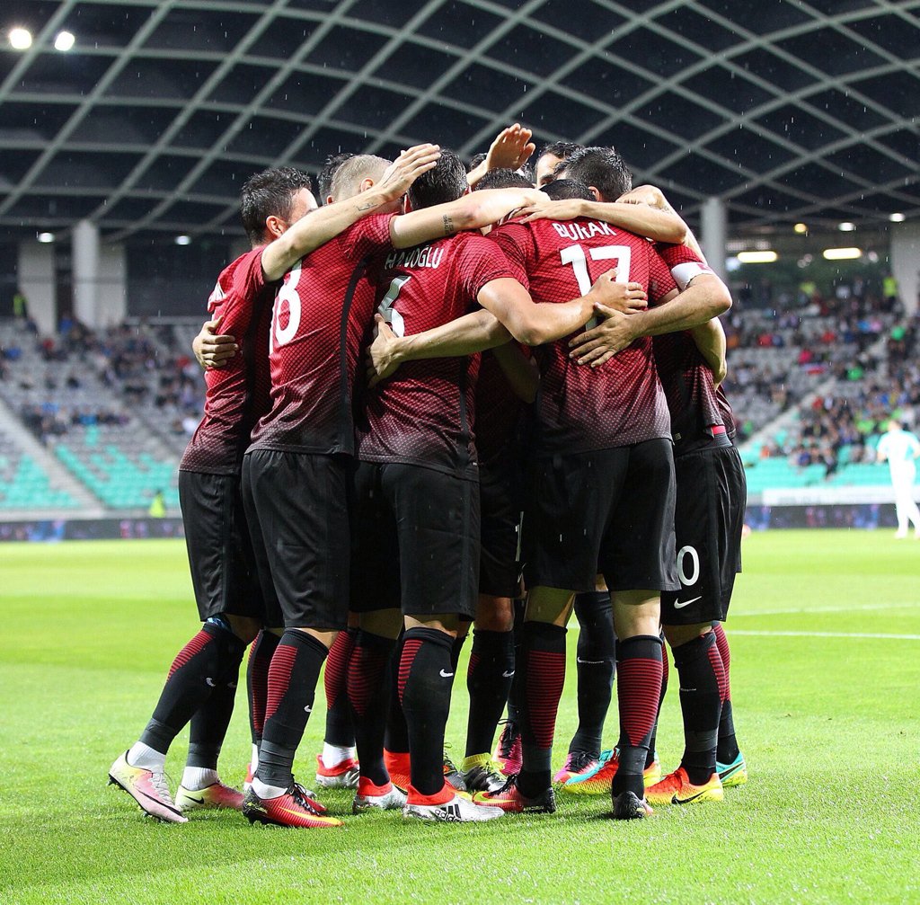 TuanLove3's tweet photo. Im going to wake up to turkey vs croatia, best feeling ever #tur https://t.co/4BMlx2QIKz