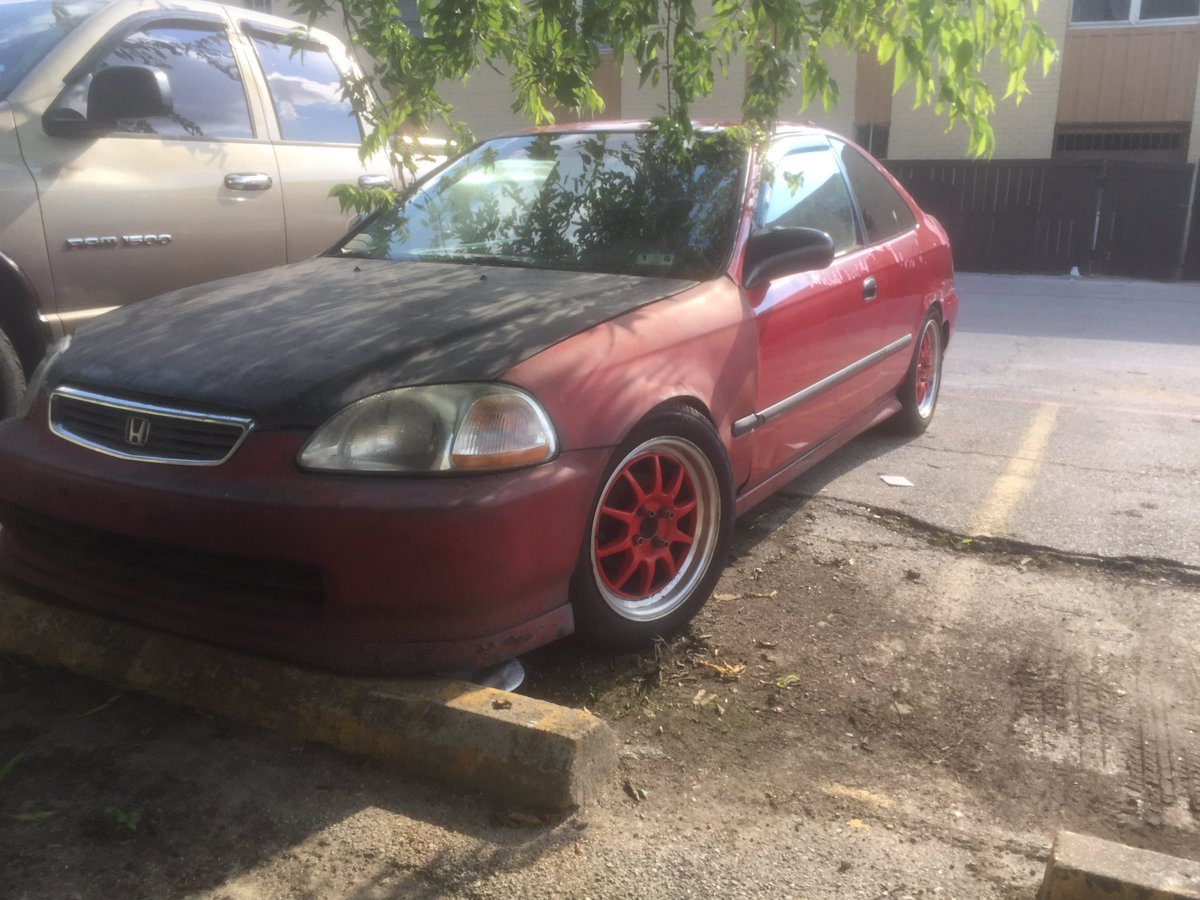 chrizQUI's tweet photo. My first car ended up being a civic and a ricebucket but its "underconstruction"๐#trokiandoboiz #hondaboiz #jdmasf ๐ฐ https://t.co/VPFiHwGkml