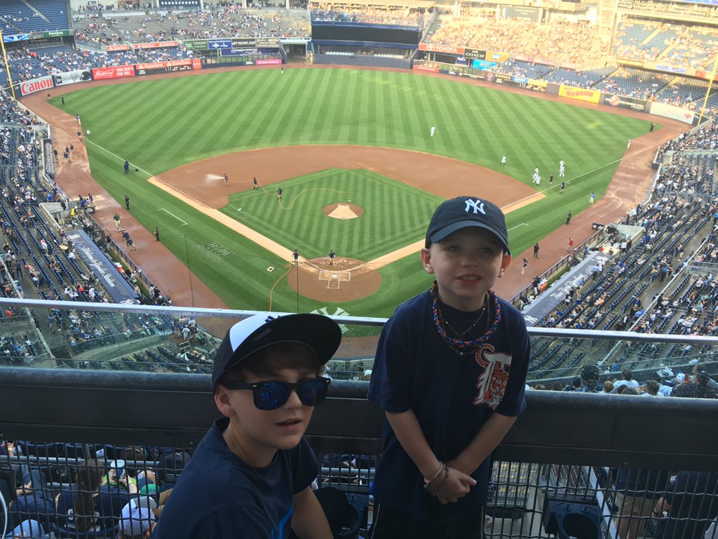 KellyKinney623's tweet photo. #MobilizingNYY  1st YANKEES GAME!! https://t.co/JINj4NDaLm