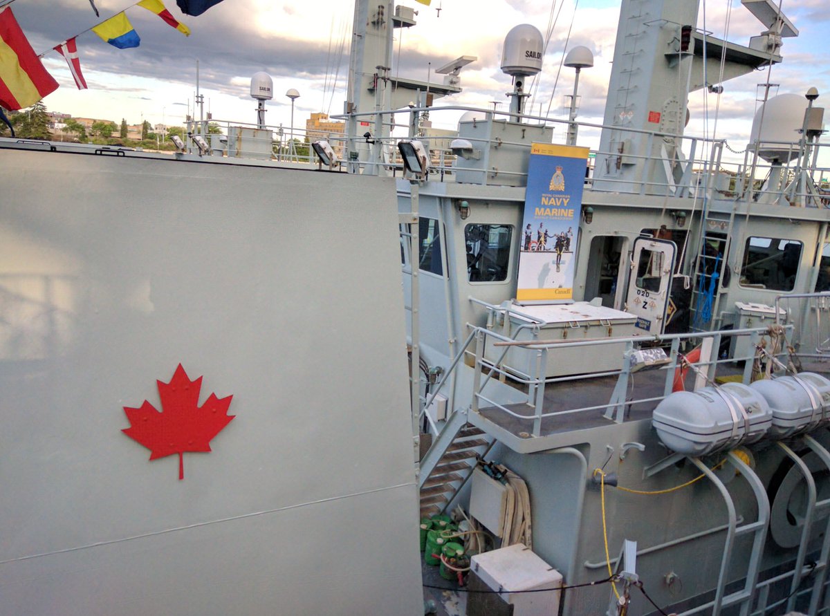 thesleepyvegan's tweet photo. Canada has a Navy! Who knew?! #fleetweek #fleetweekpdx https://t.co/wVlVNWoCyo
