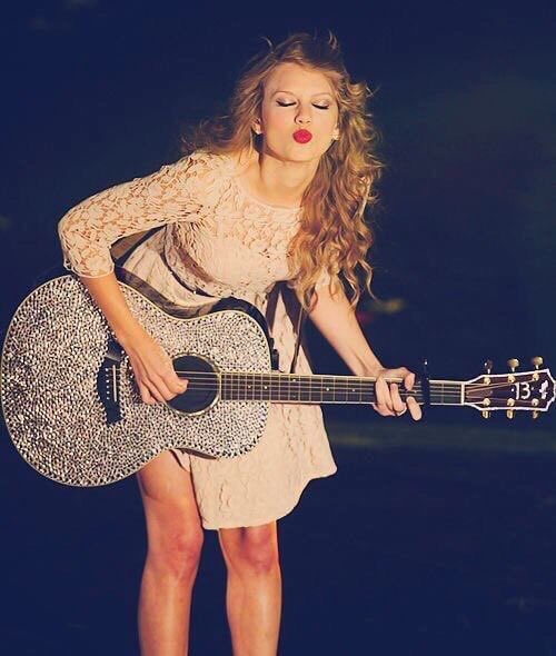 RedLips_Tay's tweet photo. Love🌎❤ https://t.co/Bpg8ibrVNy