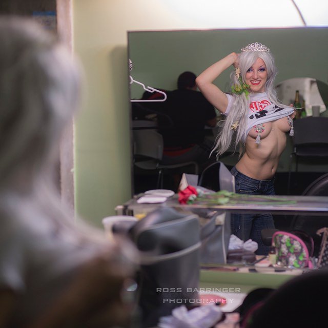 partygirlpearl's tweet photo. Party Girl Pearl still loves SF. #istilllovesf #keepsfweird #brokeassstuart #sf #burlesque #behindthescenes https://t.co/1KFdWy8x5g