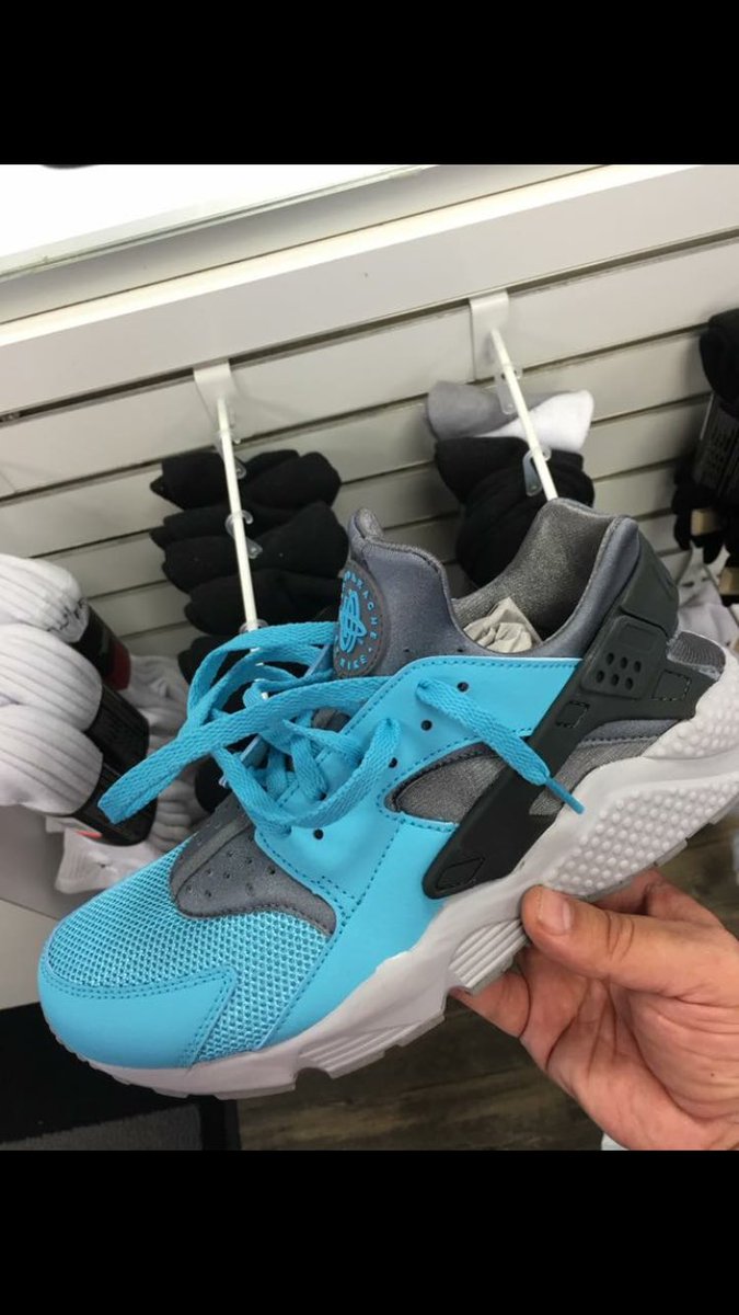tweetydimes_'s tweet photo. Took it back to the 90's on em' .. Color ways are dope #hurachi's https://t.co/oQUtt11u0p