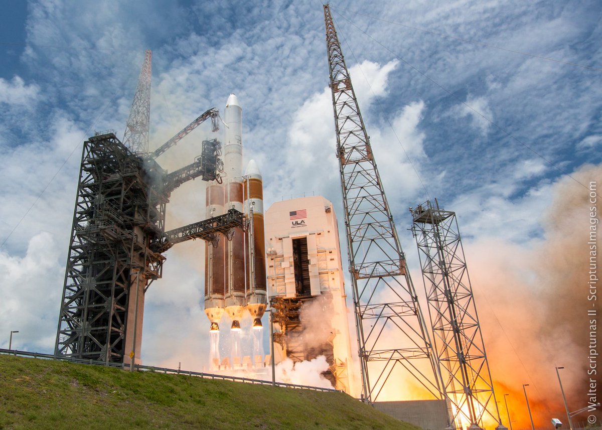 SpaceflightNow's tweet photo. PHOTOS: Spectacular start to Delta 4-Heavy’s satellite deployment mission https://t.co/LpJCcR7Uul @scriptunasphoto https://t.co/snIkVfK05A