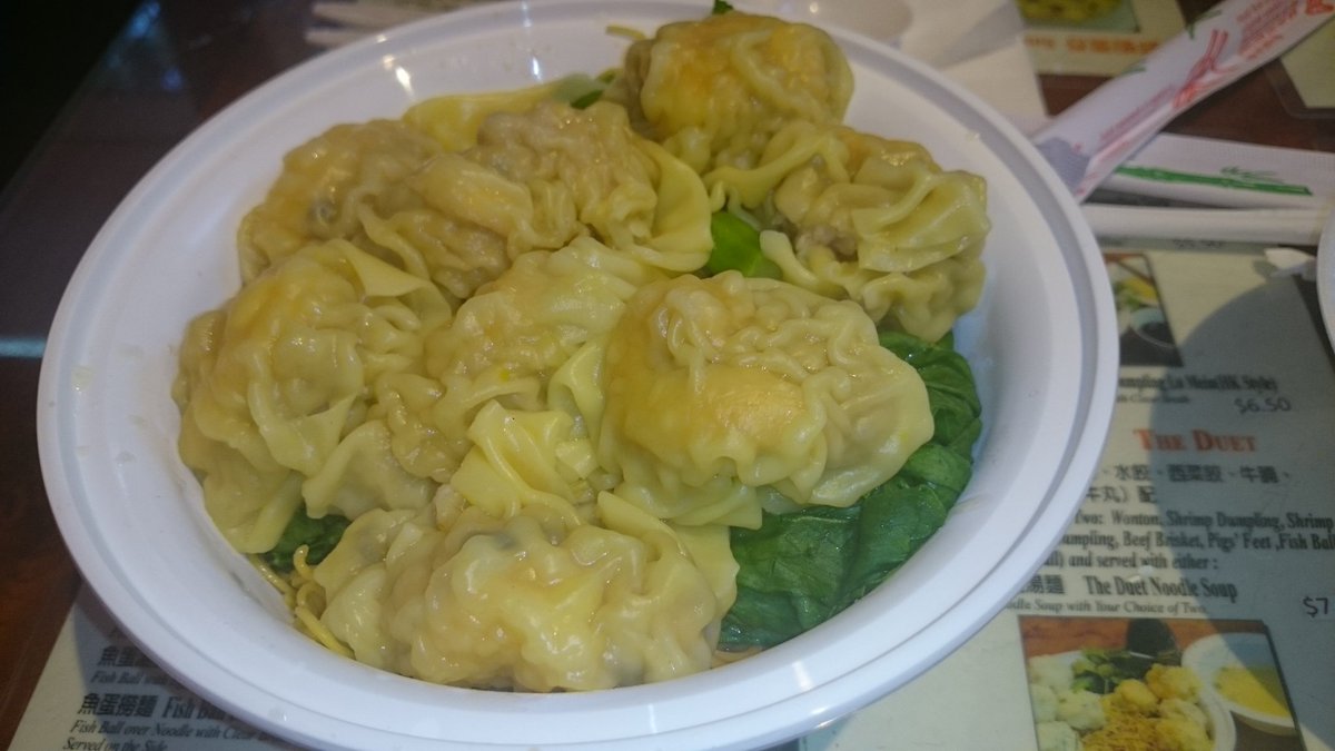 ChrisCrash00's tweet photo. GarΓ§on...please mercilessly dump your wontons into this here bowl. #FlushingEats https://t.co/PEktErKlVD