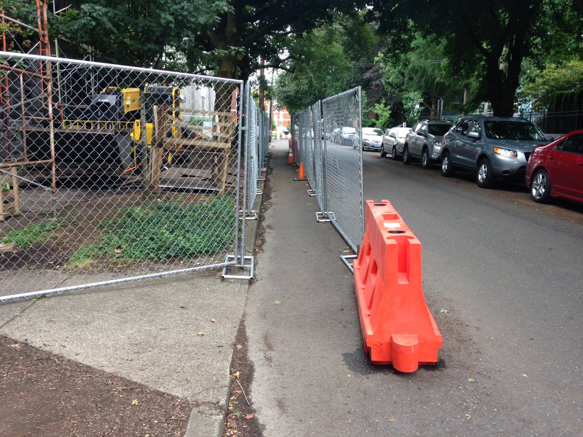 maccoinnich's tweet photo. It's taken too long, but @PBOTinfo finally getting serious about ped access #WorkZoneFTW https://t.co/YIUtZFVdoD