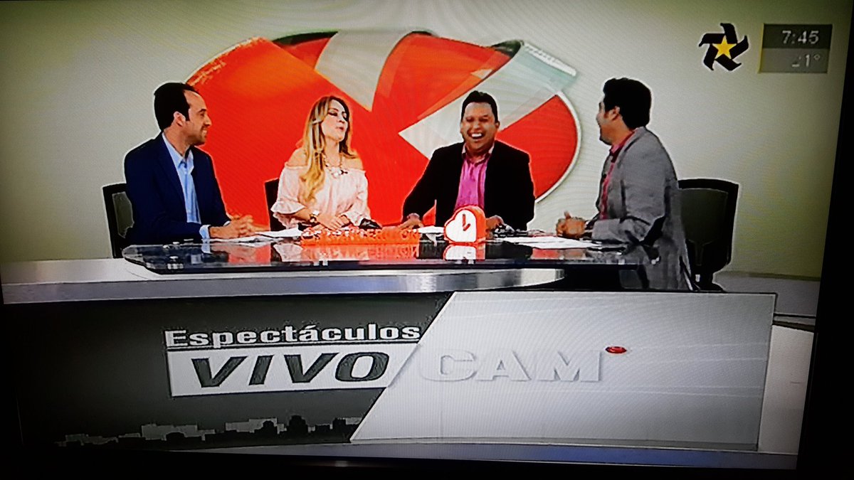 alberto_santos's tweet photo. Que divertido nos la pasamos en #Espectaculos @VivoCam  @Jorge_Portillo @Melii_Gzz  @UrielitoReyna  y @GabySantosG https://t.co/3QUHNIXEPS