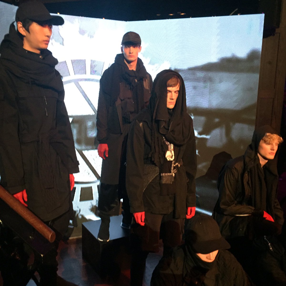 SKEWmag's tweet photo. BOYBYBOY Presentation #SS17 #LCM https://t.co/0dgwWnT5wo