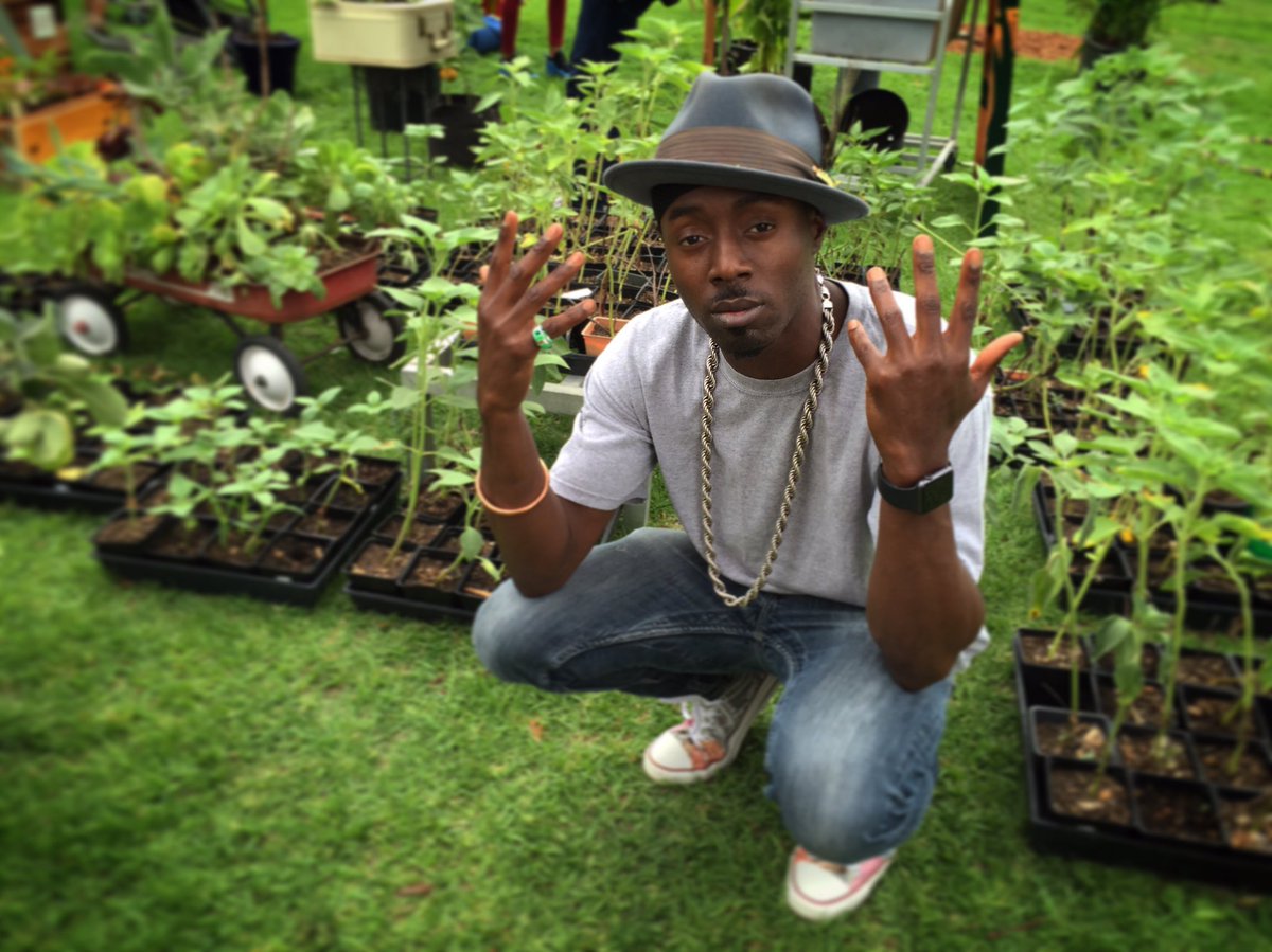 IETEF's tweet photo. 🌿DJ.Cavem & ALKEMIA #LIVE @ @RonFinleyHQ #dafunction2016 #LA🌲 #alkemiaearth☀️ #djcavem🌙 #keepitfreshday🌟 #kalelife🌱 https://t.co/pGpGdMuUl0