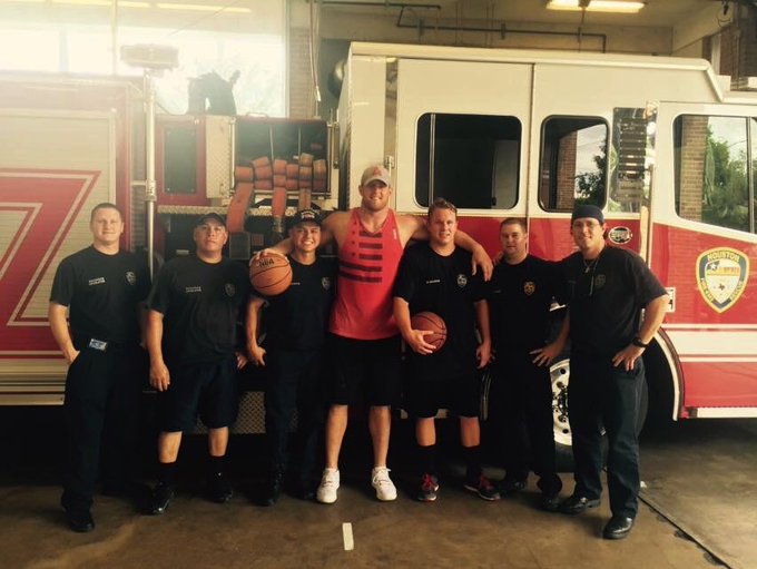 J J Watt Works Nashville Makes Wishes Come True Meets Chicharito Houston Texans Blog Espn