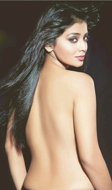 Shriya Saran hot back show in this pic without covered with any clothes  #420hotactress #hotactress #Shriya #Shriya