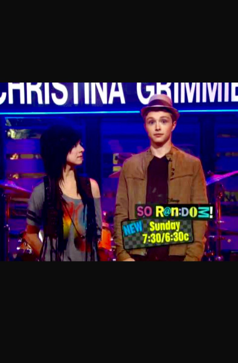 SterlingKnight's tweet photo. She was a beautiful person and an amazing singer. I can't believe anyone could do something so evil. #RIPGrimmie https://t.co/JkNF5XbROl