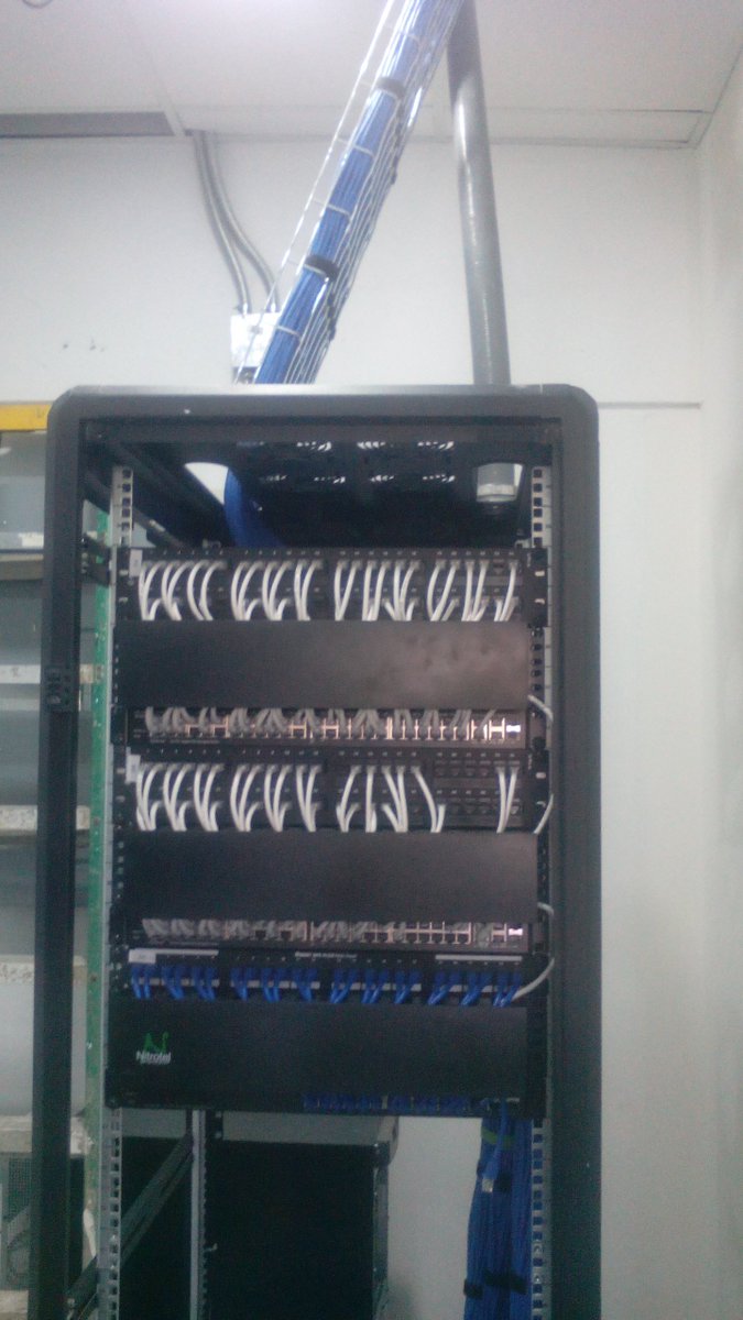 JobGrullon1's tweet photo. Terminando cableado estructurado https://t.co/dxh763ocwe