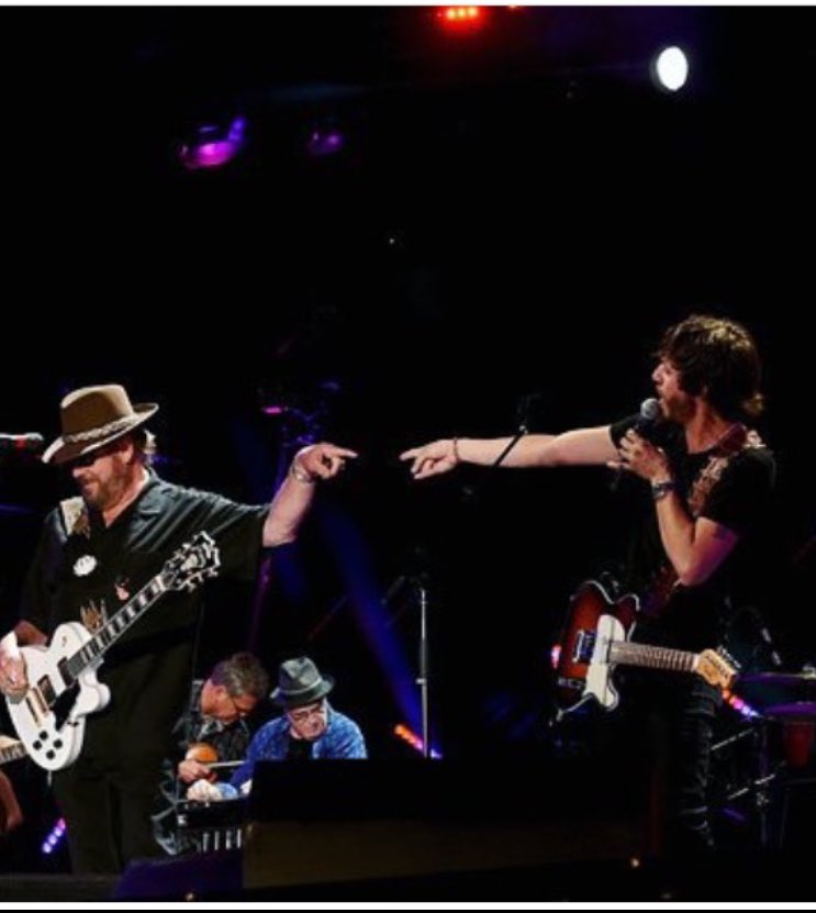 janson_chris's tweet image. Great pic.@HankJr @NissanStadium @CMAFestVIP #cmafest