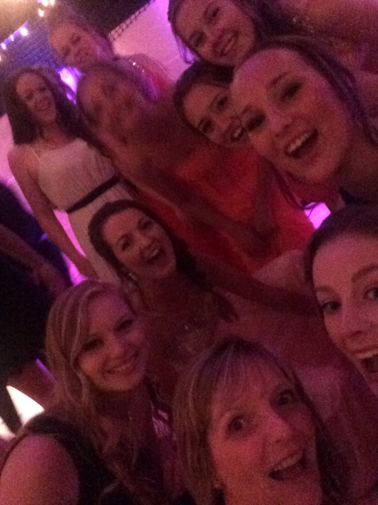 femadillss's tweet photo. #feprom2016 @femadillss https://t.co/yEJiv7D4aL
