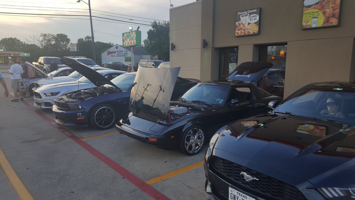MMStangsDFW's tweet image. Burger Box Meet