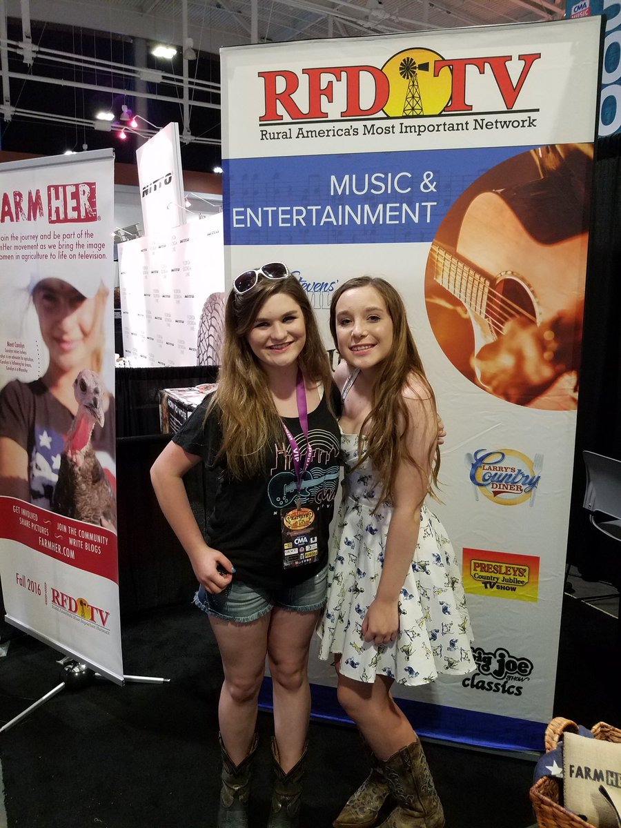 BKathryn_Music's tweet photo. Bailey James was at Fan Fair! @baileyjamesgang #fanfair #country #fanfair2016 #cmafest2016 #cmafest #nashville https://t.co/y01ZKnnUHn