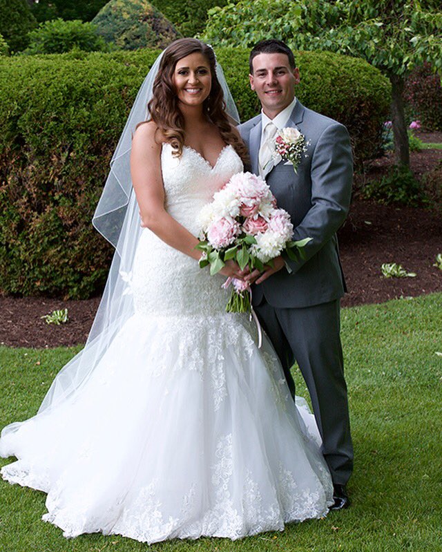 AlissaKarsten's tweet photo. So blessed to marry my best friend! Yesterday was absolutely perfect! #cheerstothejoneses https://t.co/ckx7yp4pXv