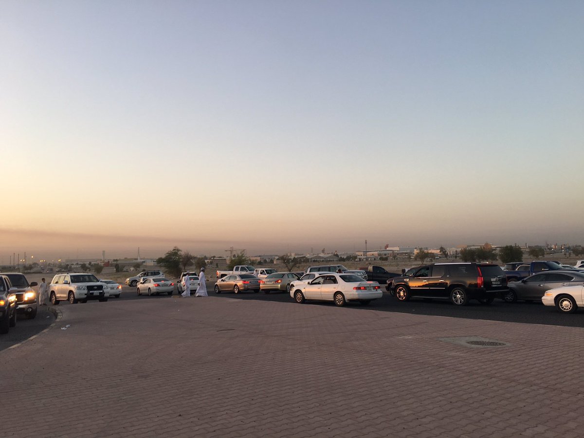 مئات من الشباب يجتهدون للبحث عن المفقود #عبدالعزيز_أحمد_العازمي رغم الصيام.