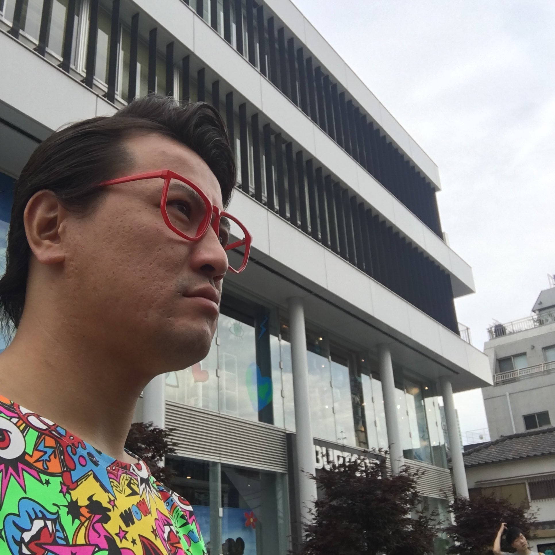 ヨッピー ちょうど今まさに原宿で奇抜な格好して撮影してる最中だったから興味深い 原宿で奇抜な服装の人に地味な質問をしてみた T Co Yu2yoletau T Co Otz9ittolf Twitter