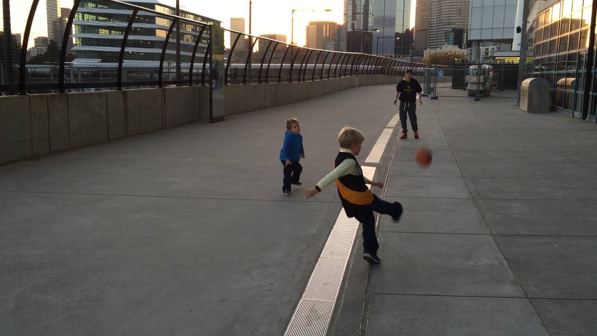 petercotter's tweet photo. @MCG Great day at the G with my boys &amp; Godson #AFLTigersSuns https://t.co/BkHcn89Tcm