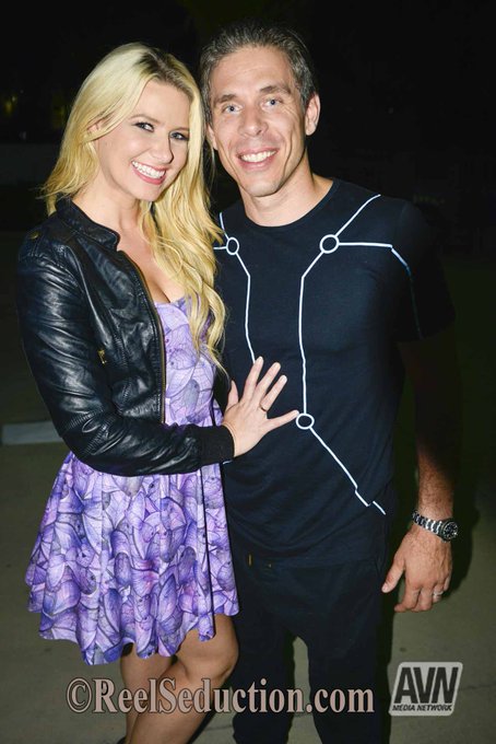 First we have the love couple and now THE COUPLE of PLANET EARTH @MickBluexxx @AnikkaAlbrite @TheAVNMedia<a href="/tag/avnnoms"class="tags"><span>#avnnoms</span></a>