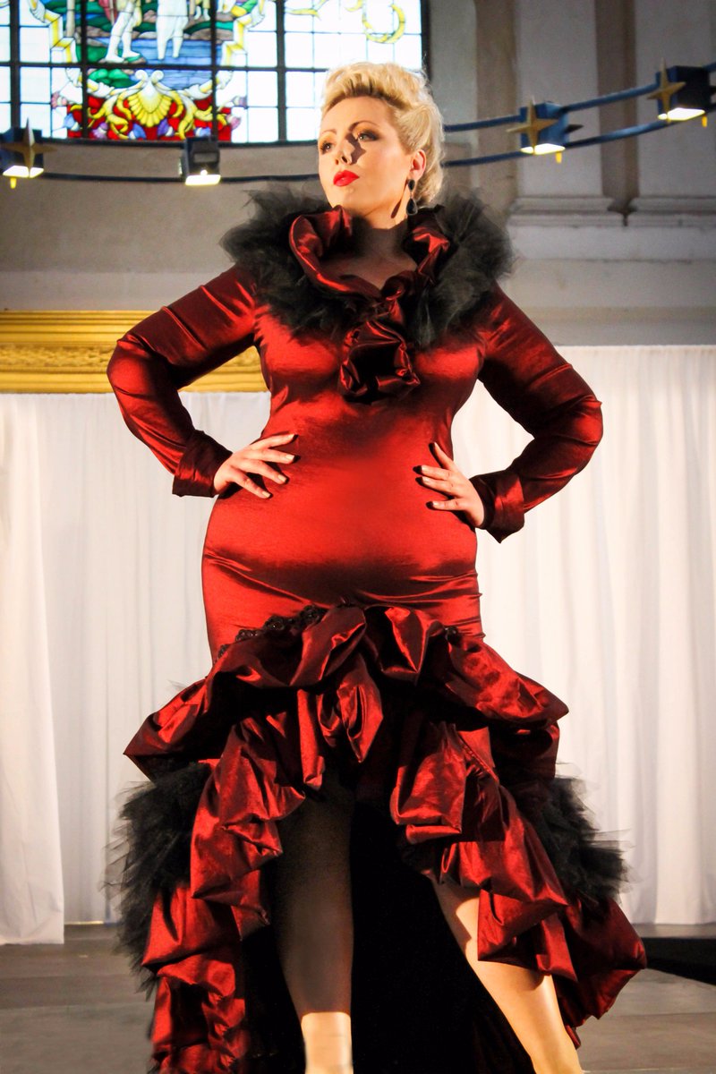 EvaBeliever's tweet photo. @EyaniCouture @CurvyConUK #EvaBeliever #EyaniCouture #CurvyConvention #PlusSizeCouture #PluSizeDiva #Pose from #50s https://t.co/3BCiqB3vf5