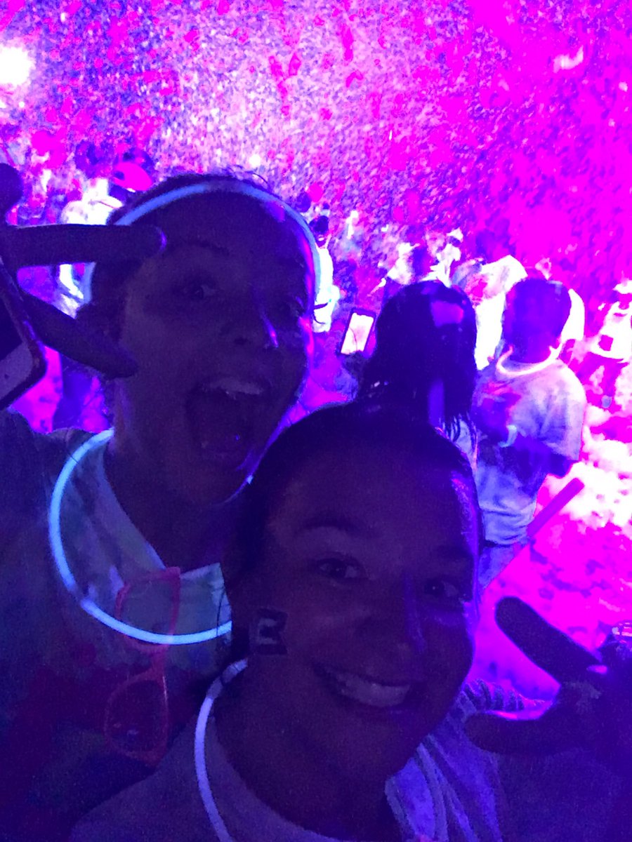 a_wetzelll's tweet image. super fun night!!!! I highly recommend foam color runs! 10/10 @its_all_goodin  #colorbuzz