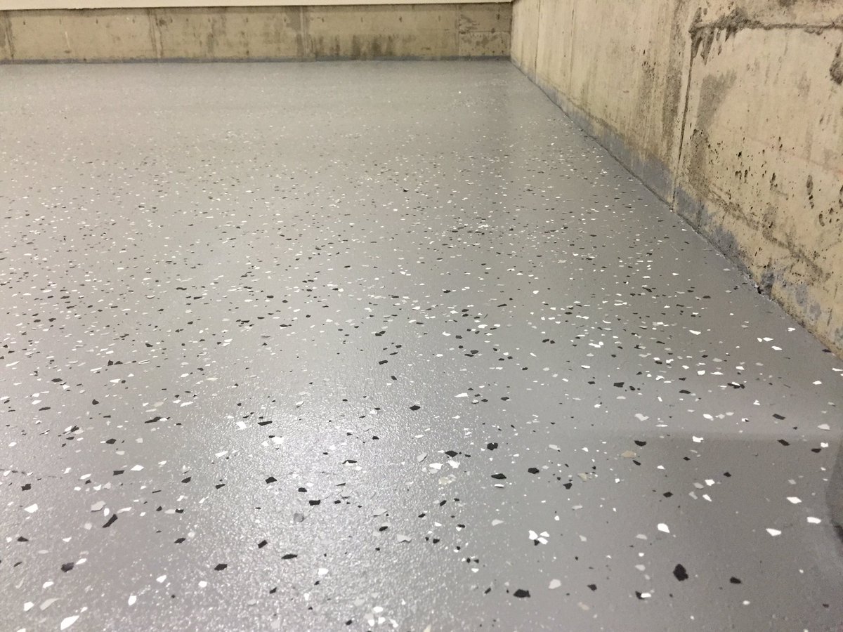 dereksimer's tweet image. 2nd Epoxy Base coat popping with paint chip flex....clear coat in a day or 2! #profinish