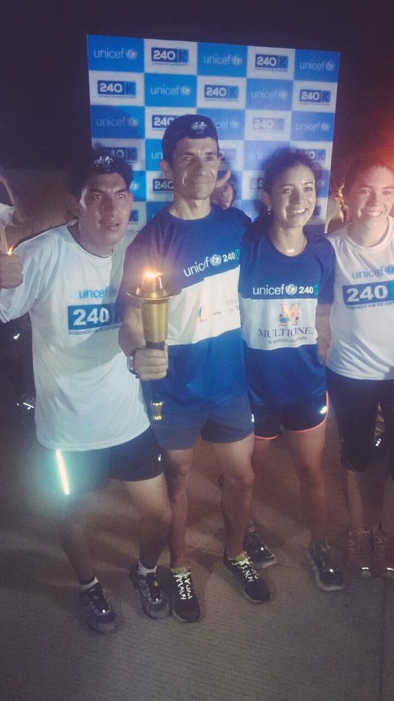 OE_ECUADOR's tweet photo. 14 horas corriendo y vamos por más.  Nuestros atletas son orgullo de solidaridad y esfuerzo. Sumando #kmdeesperanza https://t.co/LplaRLrBrP