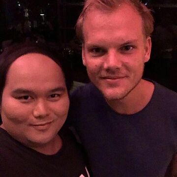 AviciiEc's tweet photo. Tim and fans https://t.co/9kleg5vcNs