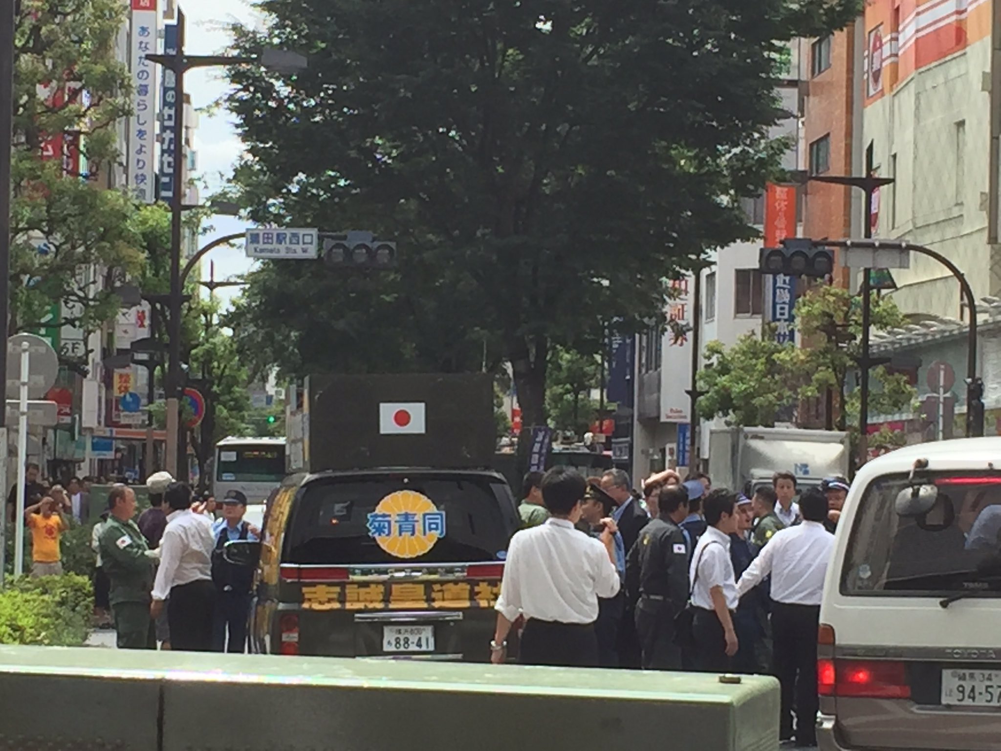 Kali Nin Kalinin 蒲田西口 右翼の街宣車が軍歌大音量で妨害中 T Co 8nw7gevjvq Twitter