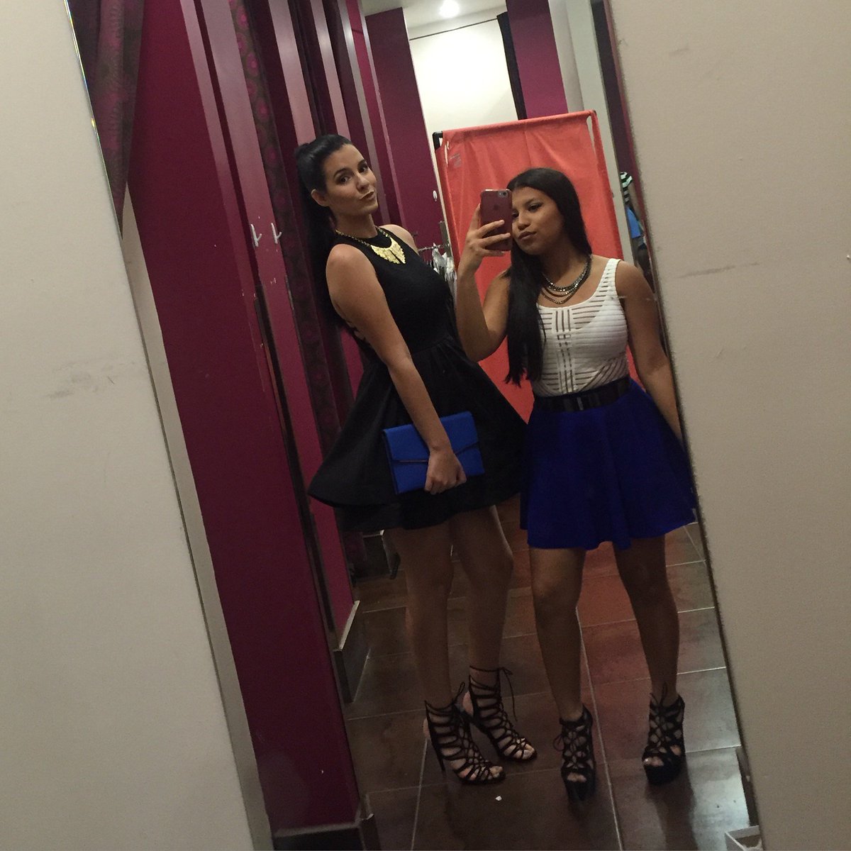 juliestradax's tweet photo. happy birthday sama i love ya!! 🎉🎉🎉 #17 #whatarethoseee @Sammyisabel12 https://t.co/tqO2QIyzPZ