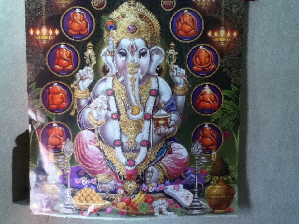 TheJoeNazar's tweet photo. In my room in #rishikesh! Om gam ganapataye namaha! #Ganesha #lord #obstaclesremover #Hinduism # https://t.co/ProJXaYuTw