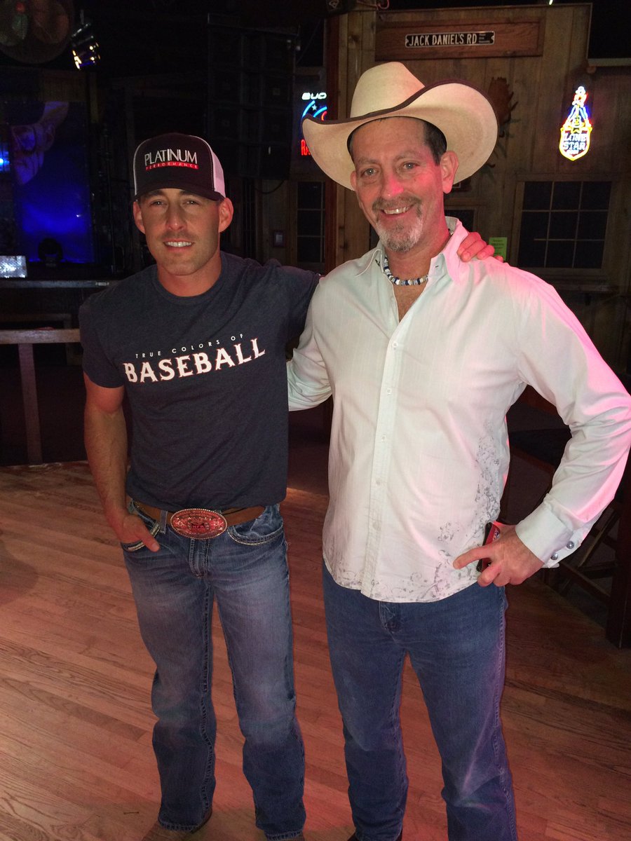 MBilansky's tweet photo. Tonight its bottoms up #bigtexasspring https://t.co/C58jtiGLDb