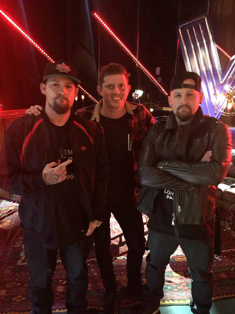 KIIS1065's tweet photo. @JoelMadden &amp; @benjimadden on #THEVOICERADIOSHOW in minutes #KEEPITKIIS  #TheVoiceAU @richiewrights https://t.co/Nn5AtO6YnA