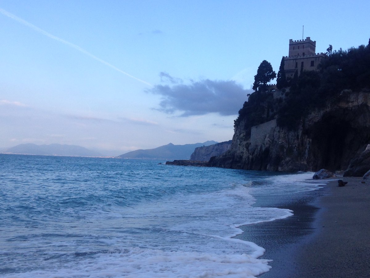 info00358228's tweet photo. Da #Varigotti a #Finalpia https://t.co/VyhLBUhTfV