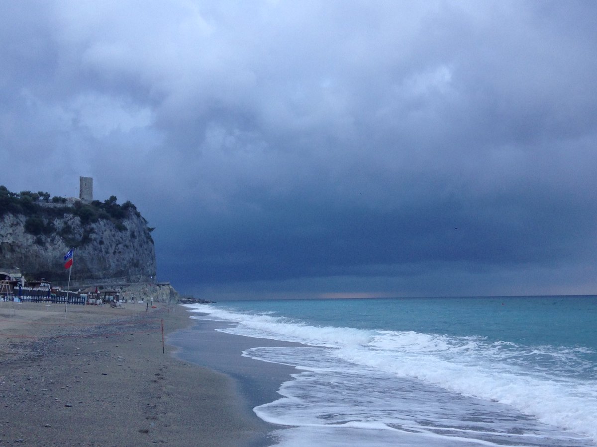 info00358228's tweet photo. Da #Varigotti a #Finalpia https://t.co/VyhLBUhTfV