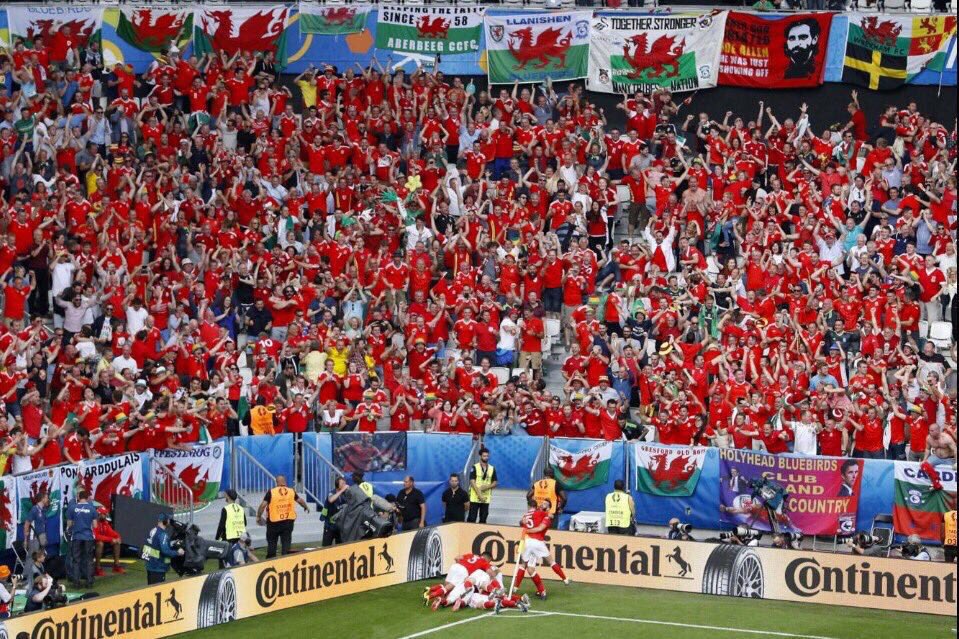 GarethBale11's tweet photo. Unbelievable atmosphere yesterday! Thanks to all the @FAWales supporters #wallofred #togetherstronger 🔴🔴🔴 https://t.co/yc9nBRLNZT