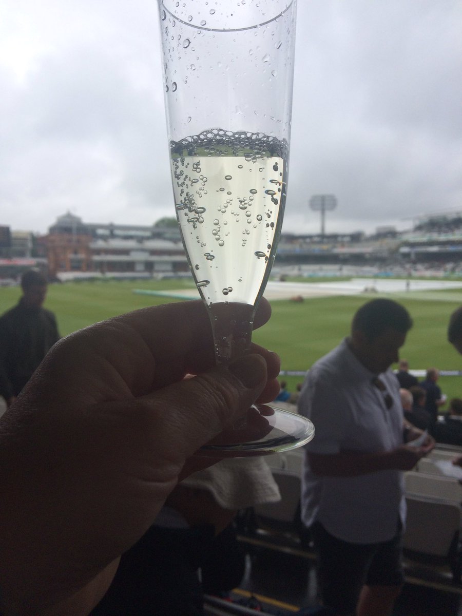 slimbynatureuk's tweet photo. @HomeOfCricket as I sip the sky brightens!! https://t.co/wXlrx28G5e