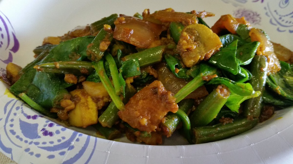 SCelestrin's tweet photo. Green beans and mushrooms! https://t.co/fGcZvdGaMJ