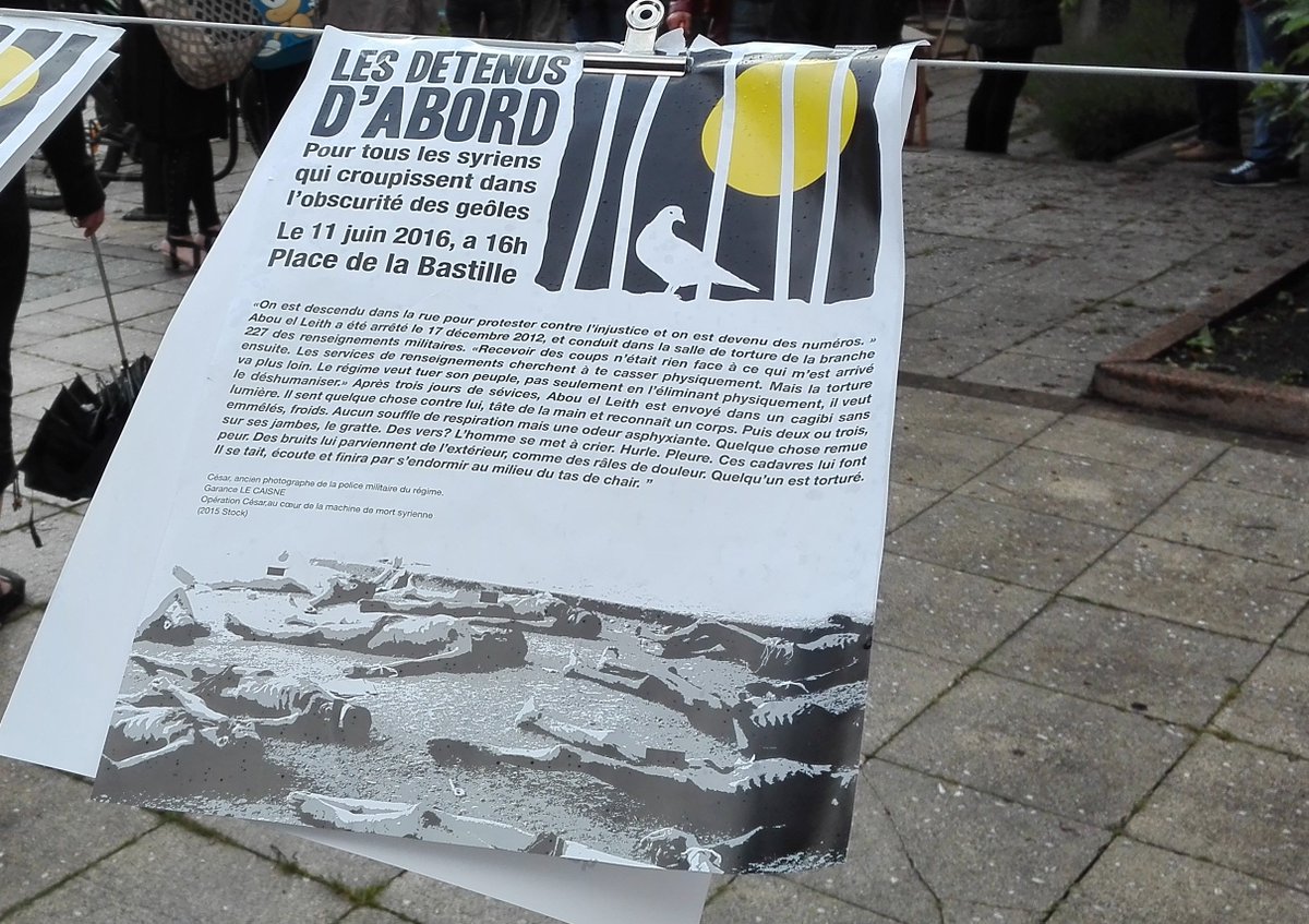 NuitDebout18's tweet photo. #103mars rassemblement Nuit Debout Bourges / Asso Medina en soutien aux détenus syriens dans les prisons de Bachar https://t.co/5gdW9kORam