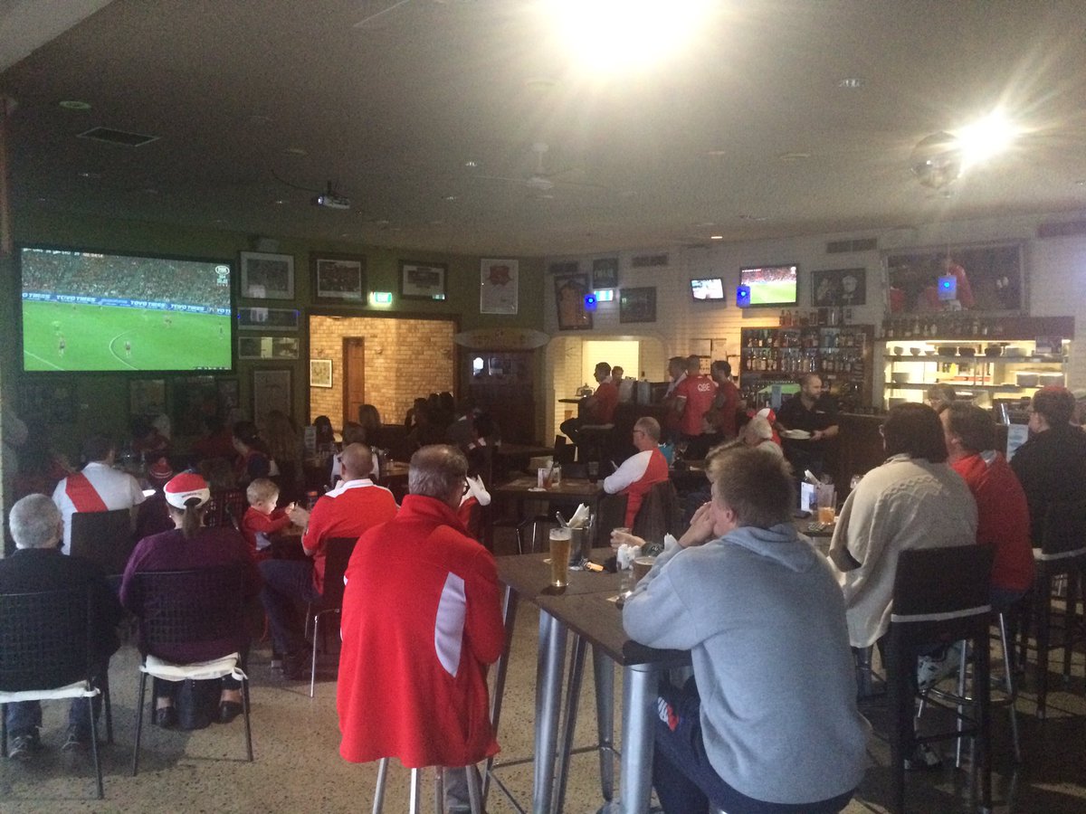 SwansinWA's tweet photo. @SwansSupport @sydneyswans great turn out at our Perth viewing today. In need more reasons to cheer! #goswans https://t.co/6EpKY3ixvq