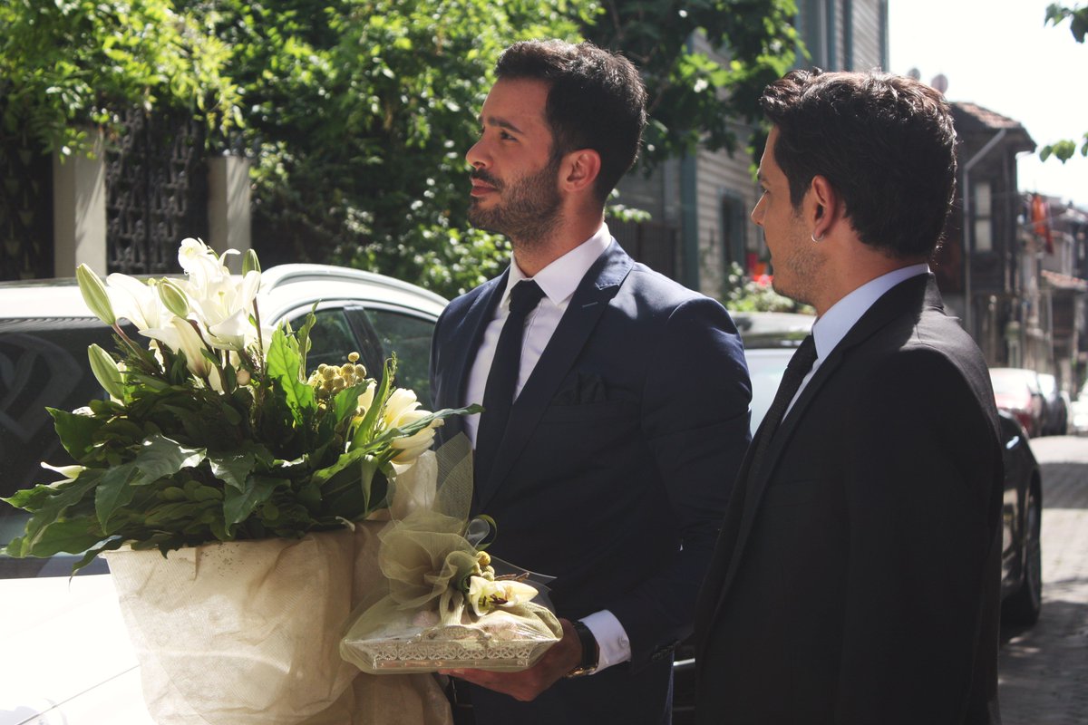 startv's tweet photo. #KiralıkAşk'ın yayınlanan son bölümünü izlemek için tıklayın: https://t.co/k3t9CSzMl5 https://t.co/d1OSruZjE7
