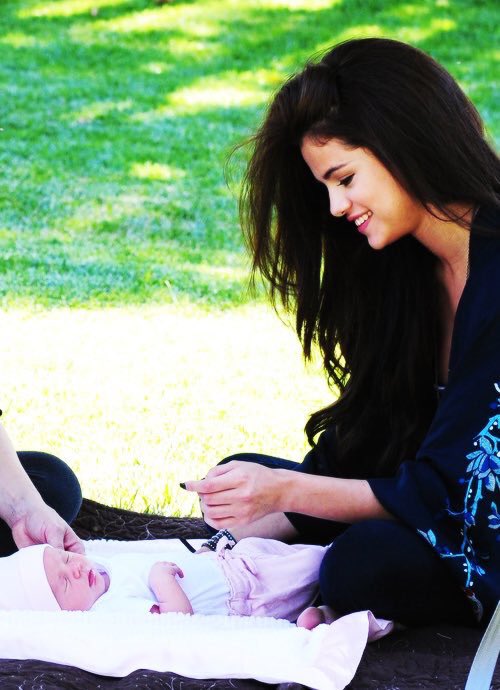 грейси эллиот тифи. грейси эллиот тифи сестра селены гомес. грейси эллиот тифи. Selena baby кровать. мэнди тифи.