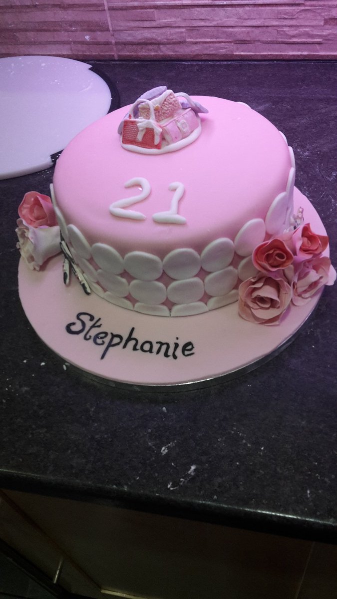 Iced__gems's tweet photo. #21st birthday cake https://t.co/hK4LzZG1Jz