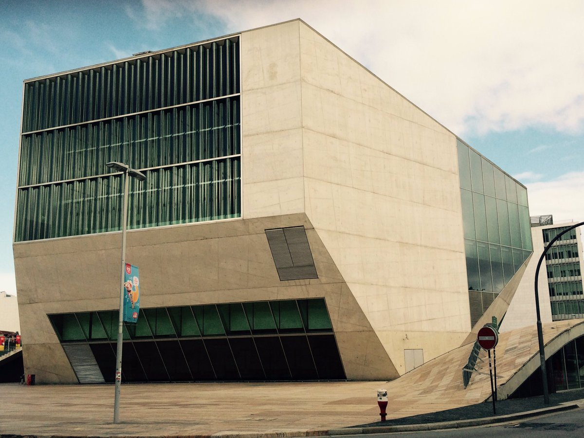 maartenhornikx's tweet photo. A visit to Porto isn't complete without a tribute to our late professor Renz van Luxemburg @LevelAcoustics https://t.co/11mMR85rlB